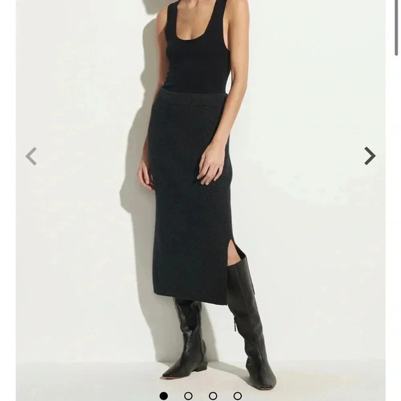 VINCE NWT Dark Charcoal Gray Ribbed Cashmere Wool Midi Skirt Knit M - Picture 1 of 10
